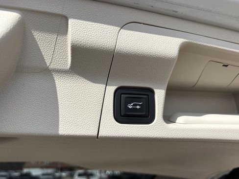 Used 2021 GMC Acadia Denali w/ Denali Technology Package image 7