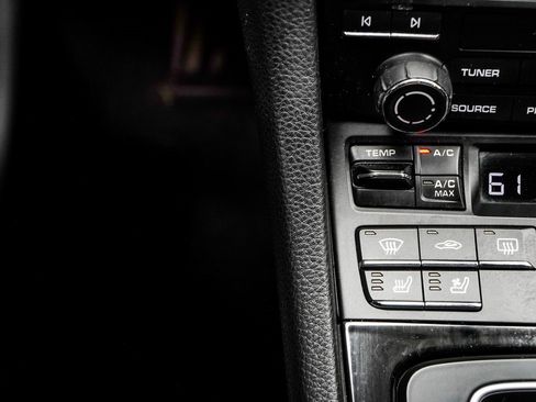 Used 2021 Porsche 718 Boxster image 24