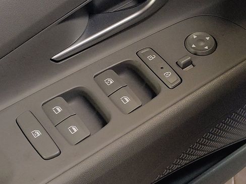 Used 2022 Hyundai Elantra SEL image 27