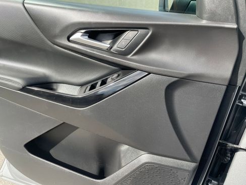 Used 2025 Chevrolet Equinox LT image 18