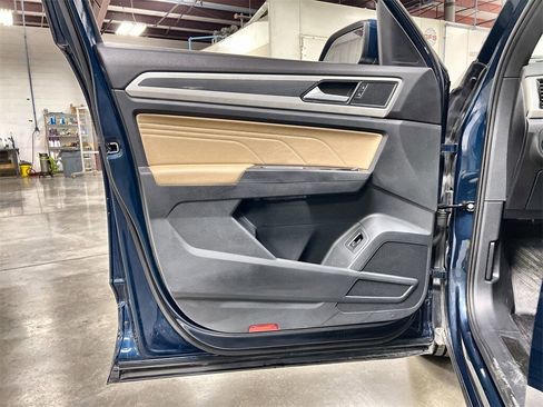 Used 2022 Volkswagen Atlas Cross Sport SEL R-Line image 16