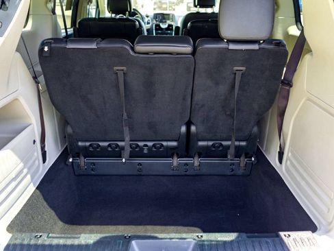 Used 2015 Chrysler Town & Country Touring FWD image 26