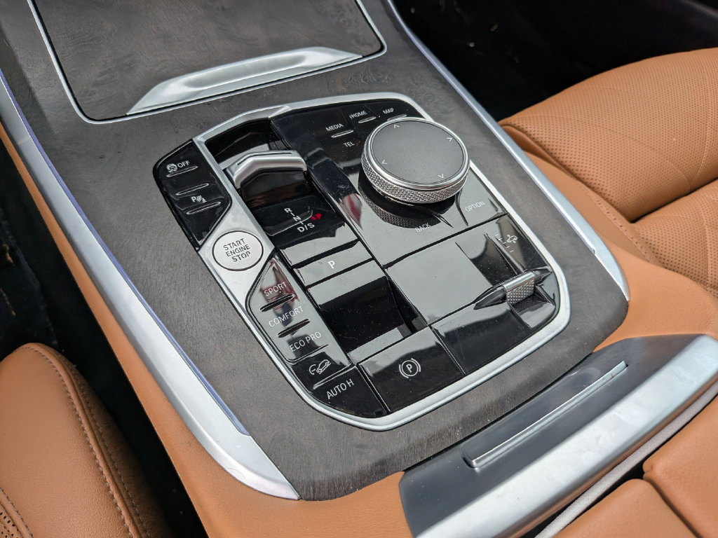 Used 2024 BMW X7 xDrive40i w/ Premium Package AWD/4WD image 23
