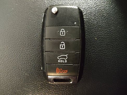 Used 2020 Kia Sorento LX image 32