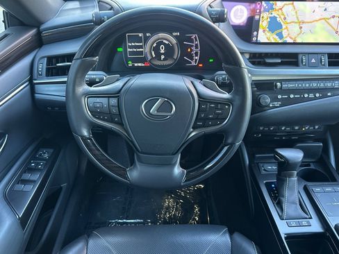 Certified 2019 Lexus ES 300h w/ Luxury Package image 18