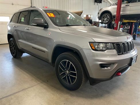 Used 2018 Jeep Grand Cherokee Trailhawk AWD/4WD image 5