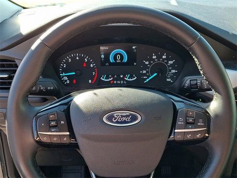 Used 2022 Ford Escape SE w/ SE Sport Appearance Package image 18