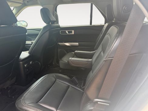 Used 2020 Ford Explorer XLT w/ Equipment Group 202A AWD/4WD image 13