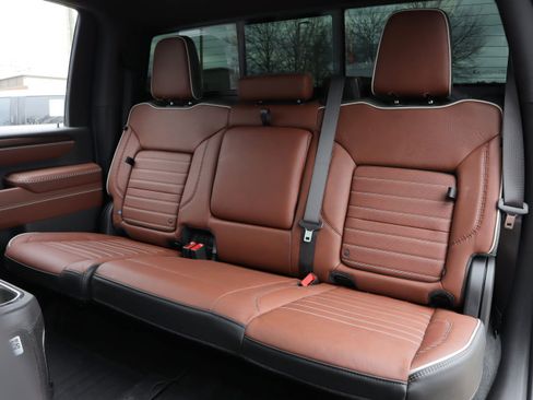 Used 2025 GMC Sierra 2500 Denali Ultimate image 9