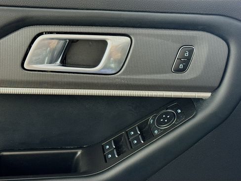 Used 2025 Ford Explorer ST-Line w/ ST-Line Street Pack image 19