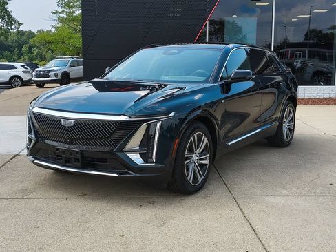 Used 2024 Cadillac Lyriq Luxury AWD/4WD image 1