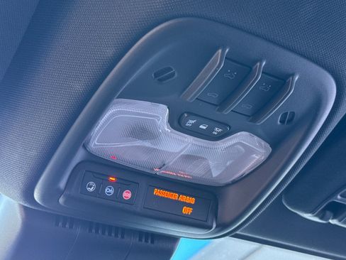 Used 2024 Chevrolet Colorado Z71 w/ Z71 Convenience Package 2 image 24