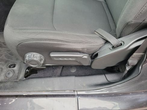 Used 2018 Jeep Wrangler Unlimited Sport image 21