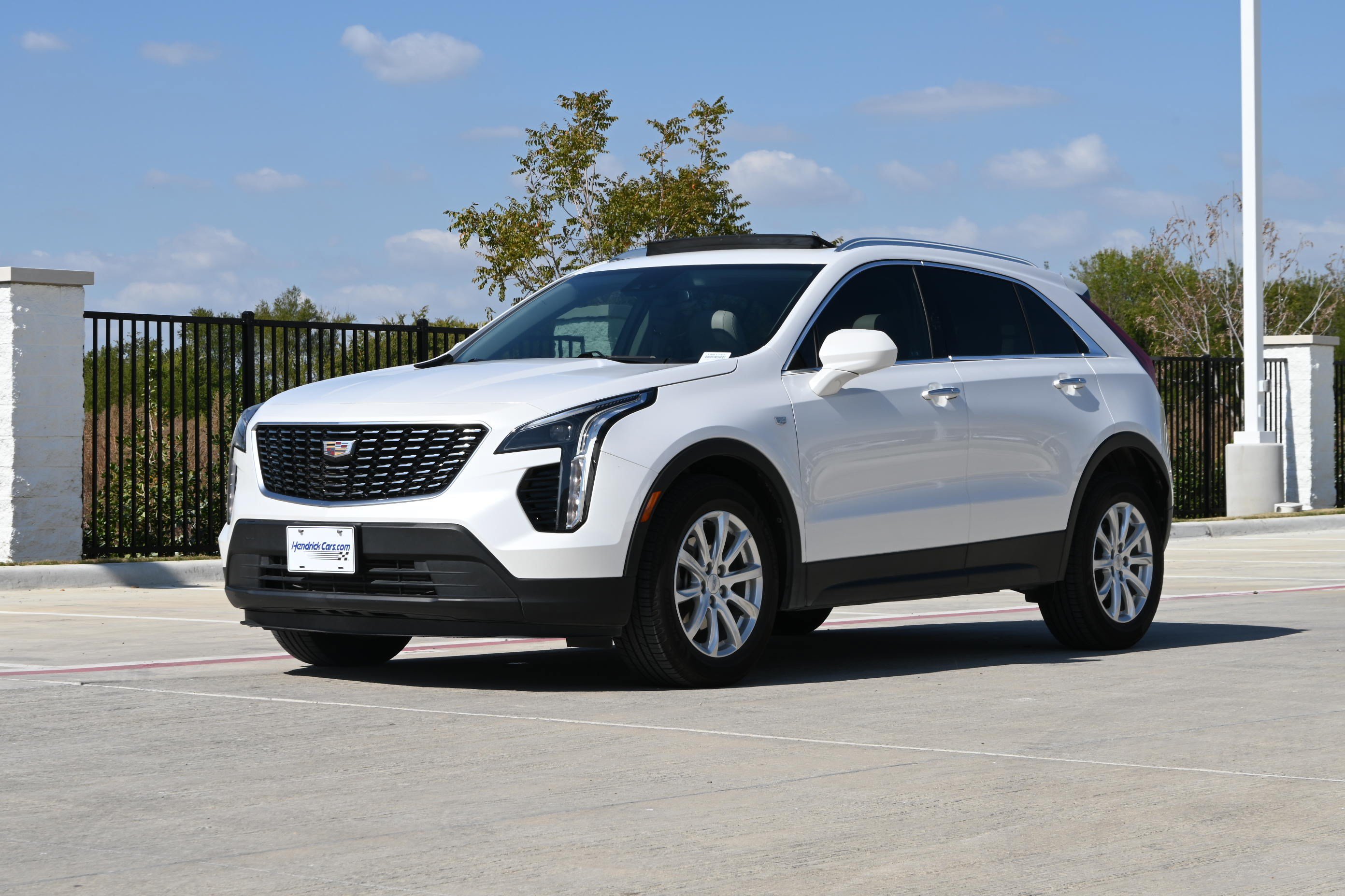 Used 2021 Cadillac XT4 Luxury w/ Cold Weather Package FWD image 5