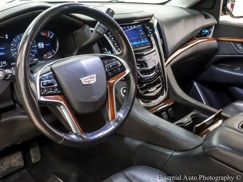 Used 2018 Cadillac Escalade Luxury image 15