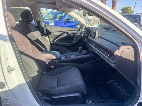 Certified 2025 Honda Accord SE image 19