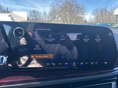 New 2026 Chevrolet Traverse RS image 32