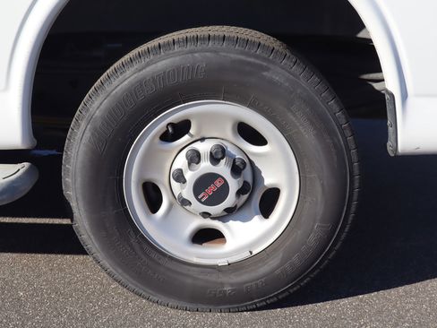 Used 2024 GMC Savana 2500 w/ Driver Convenience Package image 31