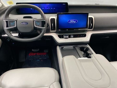 Used 2025 Ford Expedition Max Active AWD/4WD image 15