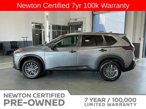 Used 2021 Nissan Rogue S FWD image 3