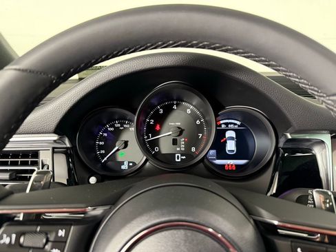 New 2026 Porsche Macan image 39