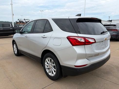 Used 2021 Chevrolet Equinox LS w/ LS Convenience Package AWD/4WD image 5