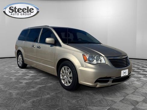 Used 2015 Chrysler Town & Country LX image 7