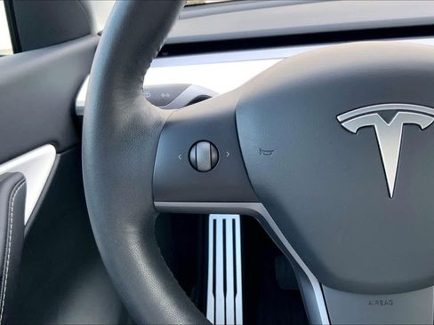 Used 2021 Tesla Model Y Long Range AWD/4WD image 24