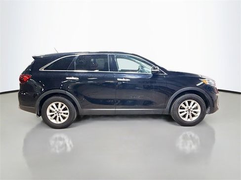 Used 2019 Kia Sorento LX image 6