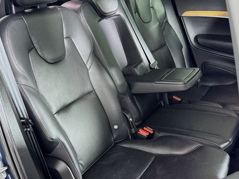 Used 2022 Volvo XC90 T5 Momentum image 41