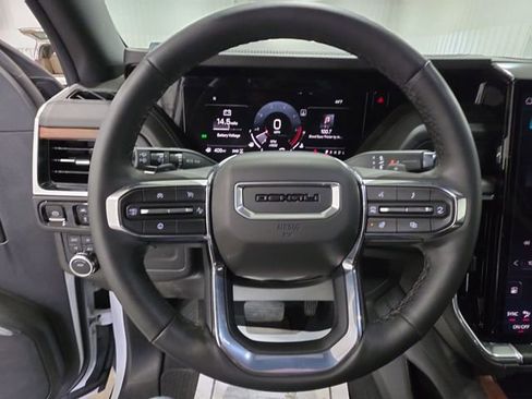 Used 2025 GMC Yukon XL Denali AWD/4WD image 18