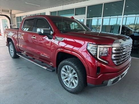 Used 2023 GMC Sierra 1500 Denali w/ Technology Package AWD/4WD image 11