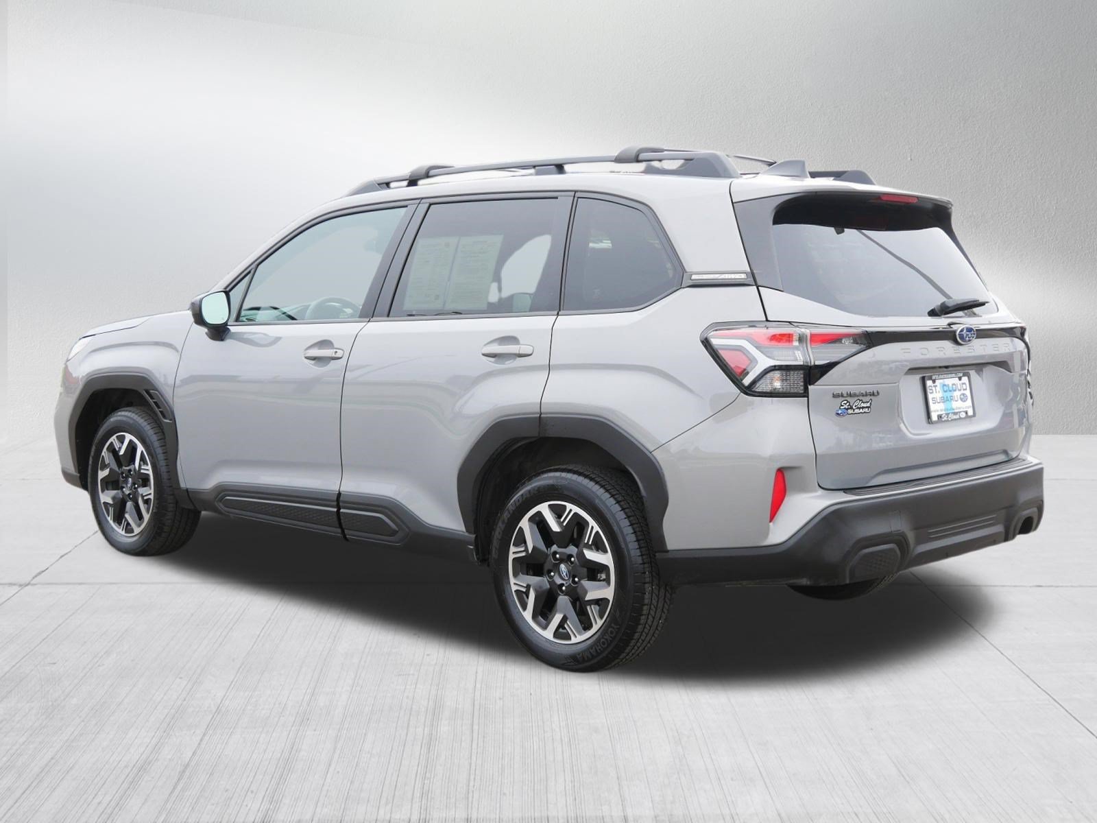 Certified 2025 Subaru Forester Premium AWD/4WD image 5