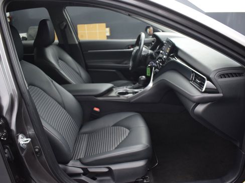 Used 2024 Toyota Camry SE image 10