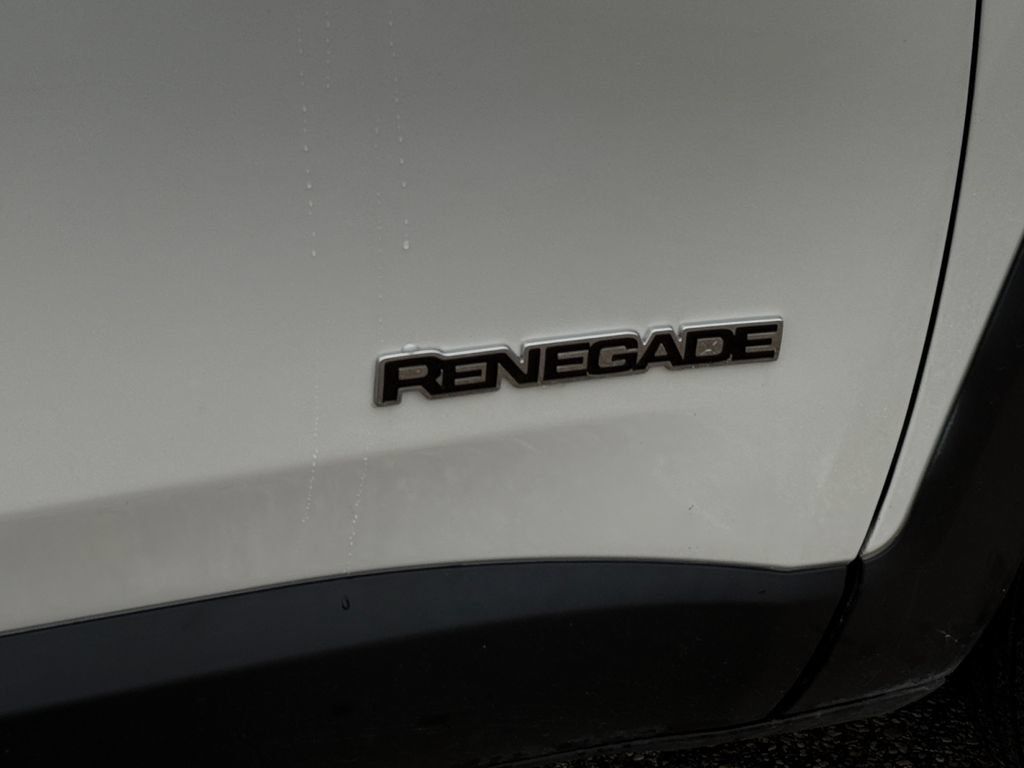 Used 2023 Jeep Renegade Latitude AWD/4WD image 36