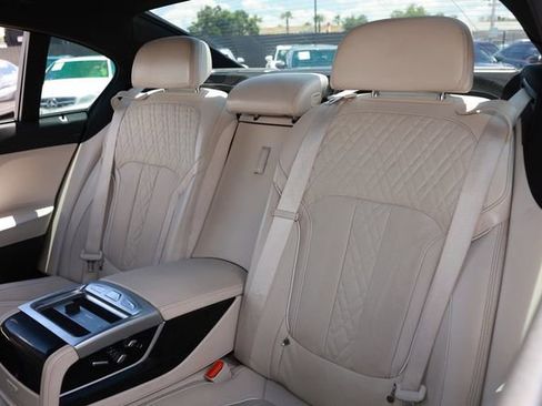 Used 2022 BMW 740i w/ Luxury Rear Seating Package RWD image 11