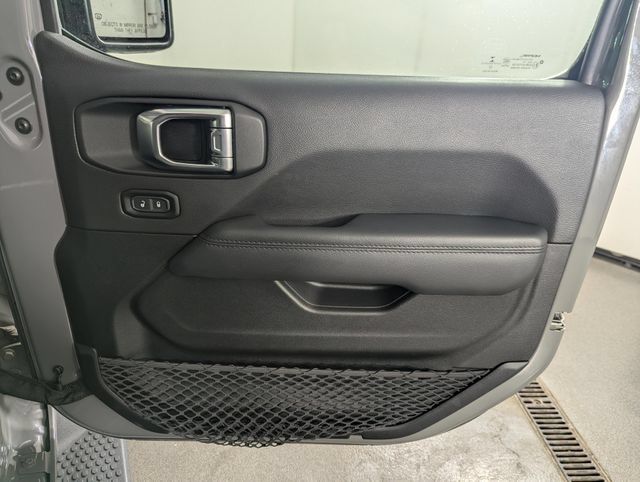 Used 2023 Jeep Wrangler Unlimited Sahara AWD/4WD image 30