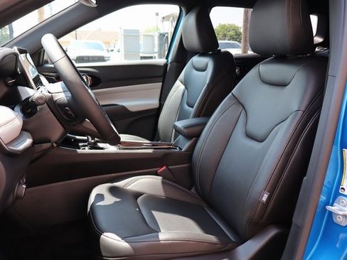 New 2025 Jeep Compass Limited image 10