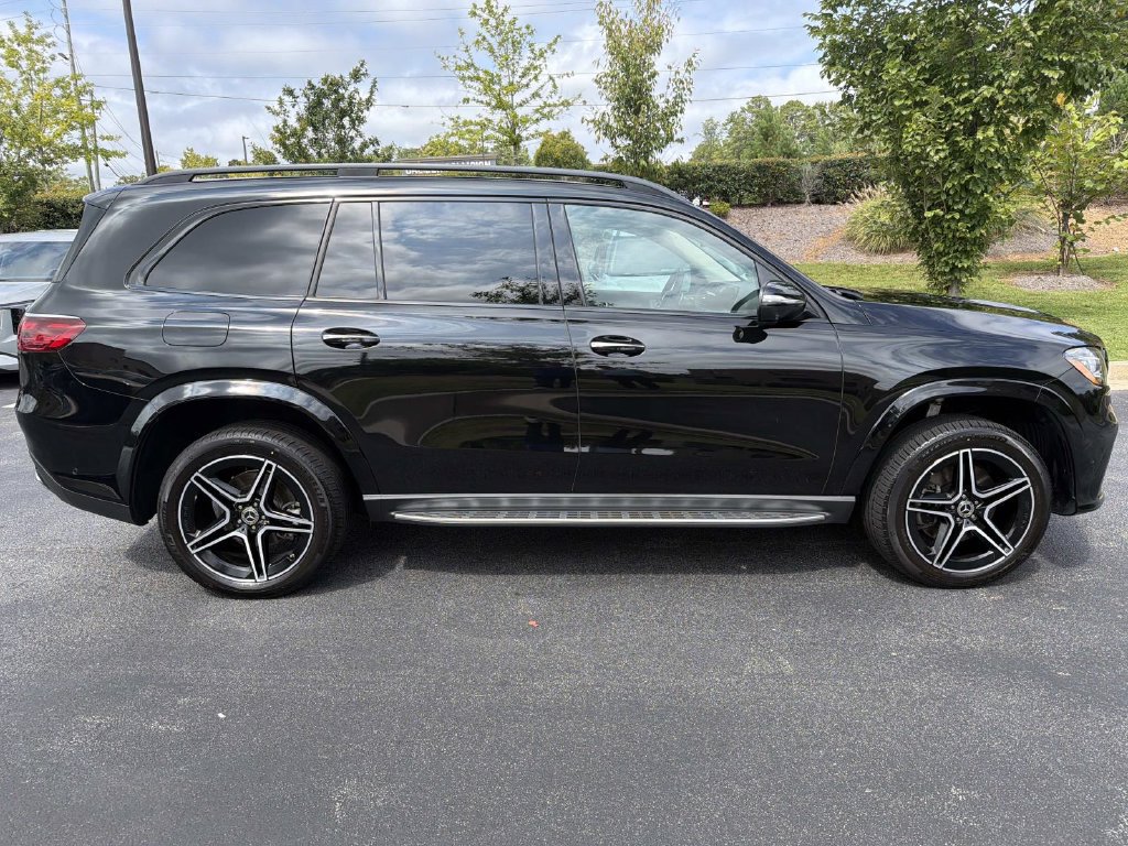 Used 2025 Mercedes-Benz GLS 450 4MATIC w/ AMG Line Exterior image 2