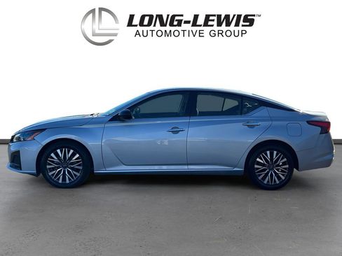 Used 2024 Nissan Altima 2.5 SV image 2
