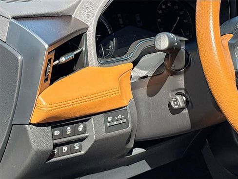 Used 2022 Toyota Avalon Limited w/ Advanced Safety Package image 10