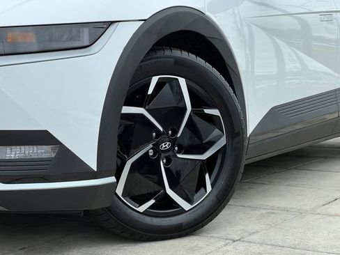 Certified 2024 Hyundai Ioniq 5 SEL RWD image 2