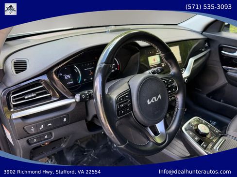 Used 2022 Kia Niro EX w/ Cold Weather Package FWD image 19