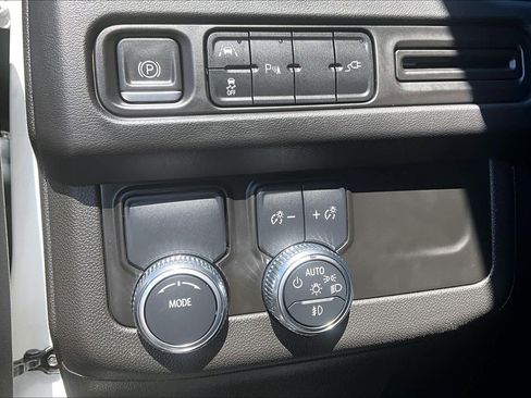 Used 2021 GMC Yukon SLT w/ SLT Premium Package image 36