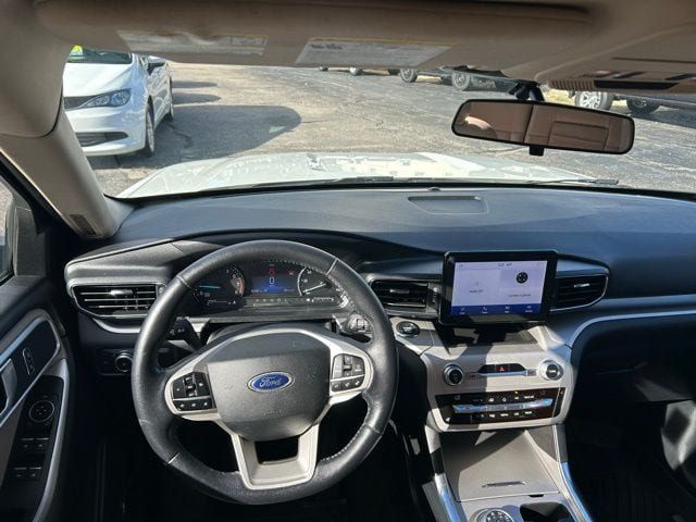 Used 2021 Ford Explorer XLT w/ Equipment Group 202A AWD/4WD image 19