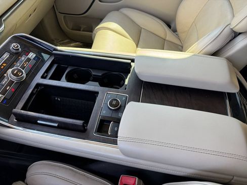 Used 2018 Lincoln Navigator L Select w/ Technology Package AWD/4WD image 26