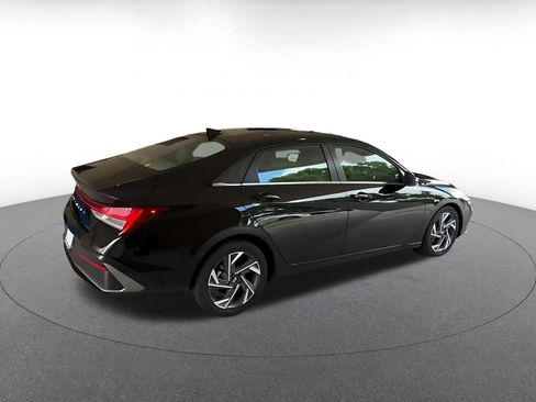 Used 2025 Hyundai Elantra SEL FWD image 14