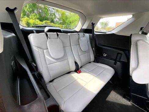 Used 2025 Ford Explorer Active w/ Active Comfort Package RWD image 26
