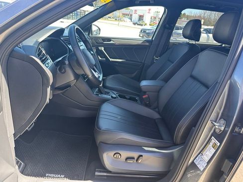 Used 2022 Volkswagen Tiguan SE R-Line AWD/4WD image 12