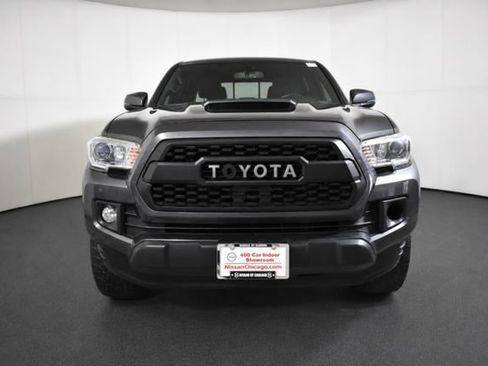 Used 2017 Toyota Tacoma TRD Sport w/ Tow Package (A/T) AWD/4WD image 2
